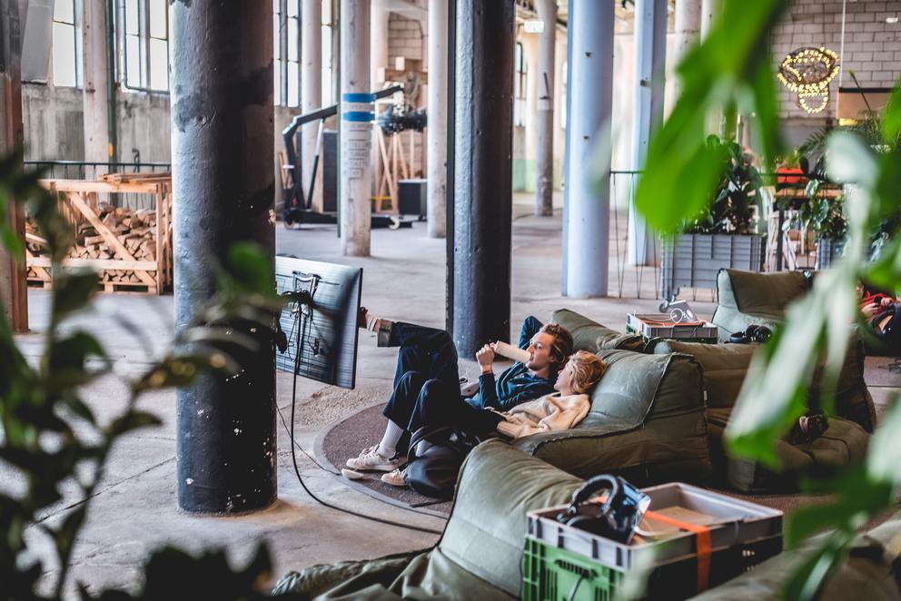 Two people in Het Hem, Amsterdam