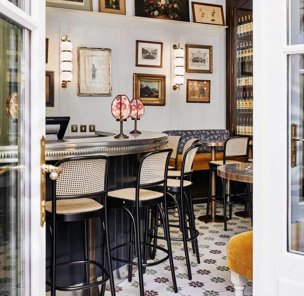 Planche from the door