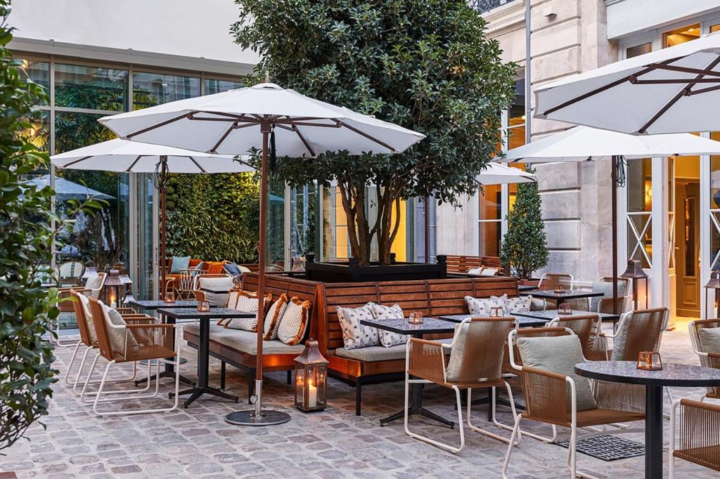 Courtyard area at Rivie restaurant in Paris
