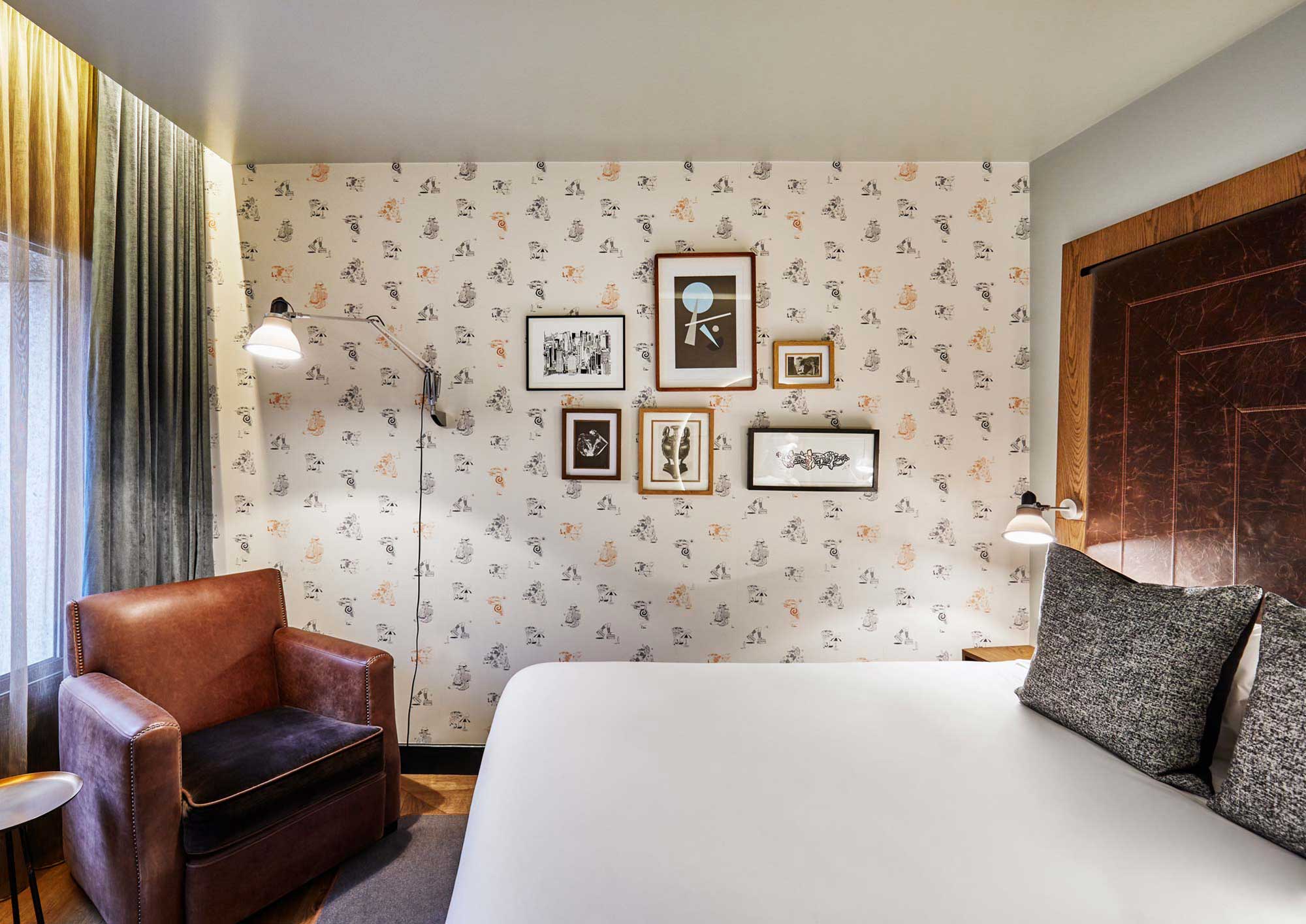 Bedroom showing wallpaper