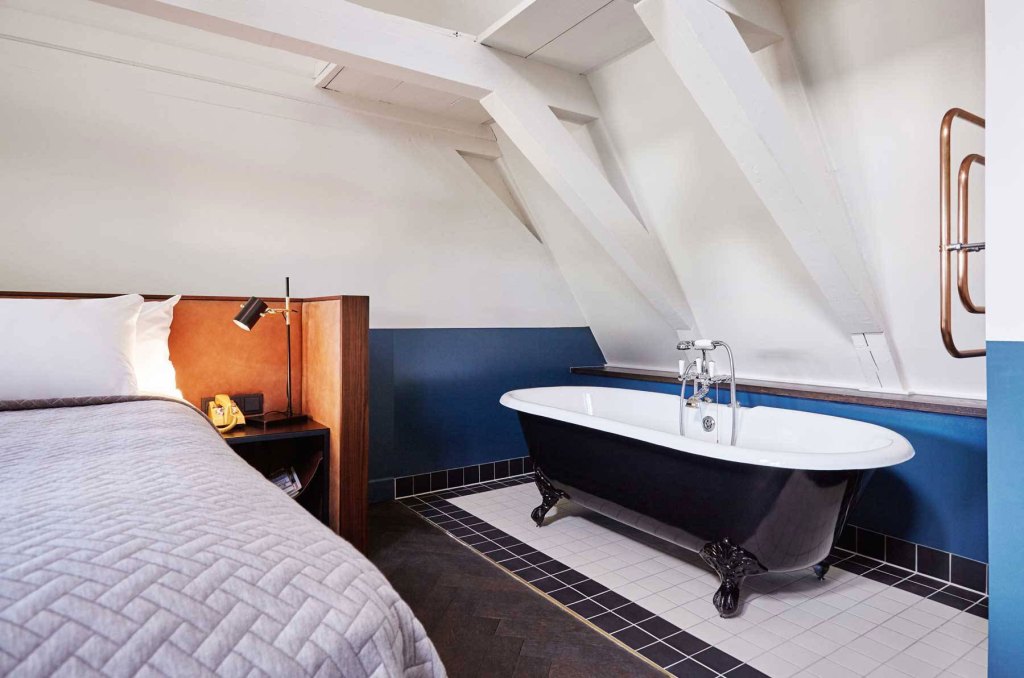 Bath in "Tubby" Concept Room