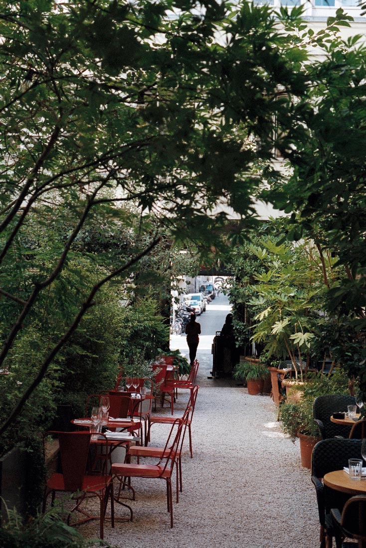 Outside seating in Bambou Restaurant in Paris