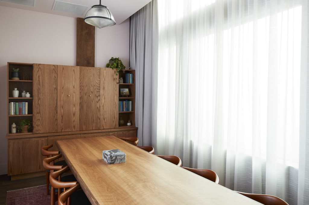 This room looks very similar to the Study but has a light-coloured wall instead of a green wall