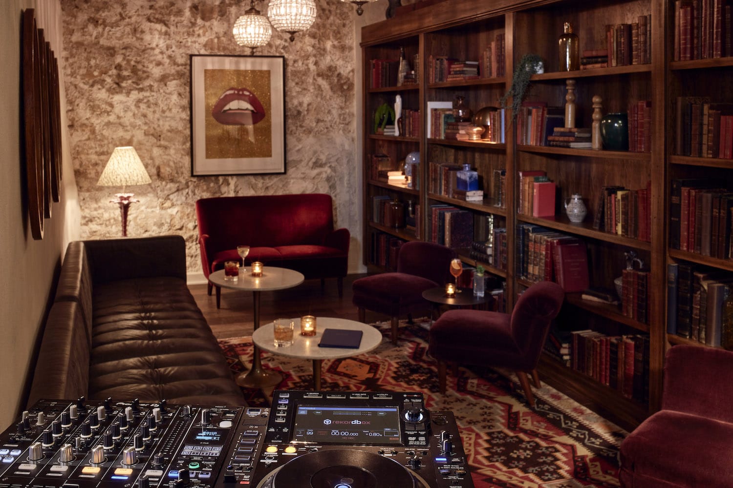 DJ decks set up in Le Lounge