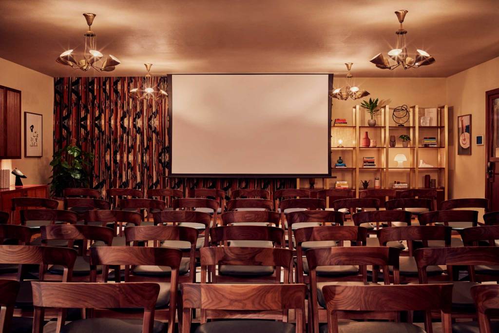 Theatre layout for presentations