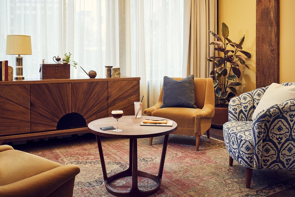 Casual and homely sitting area with lounge chairs and a table with two cocktails