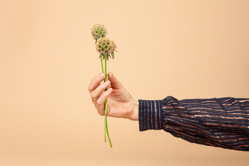 Plantgem hand with flowers