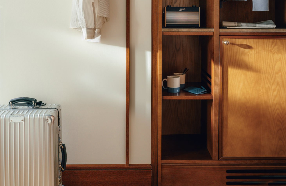 Side view of the open wardrobe.