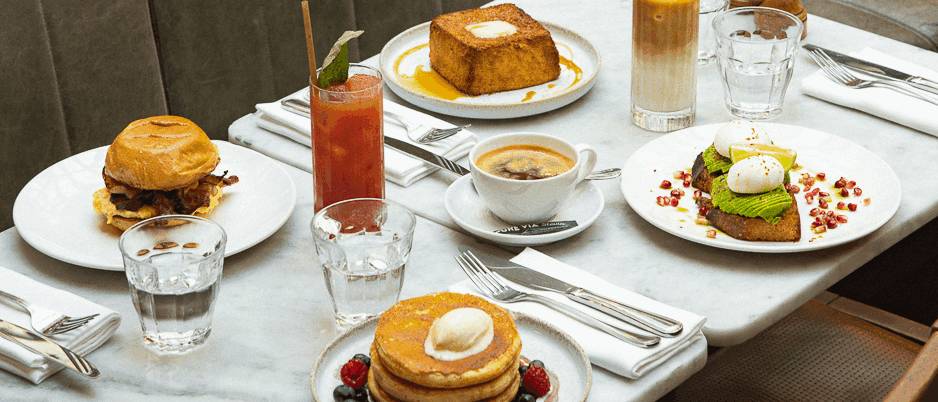 Brunchtafel bij Rivié