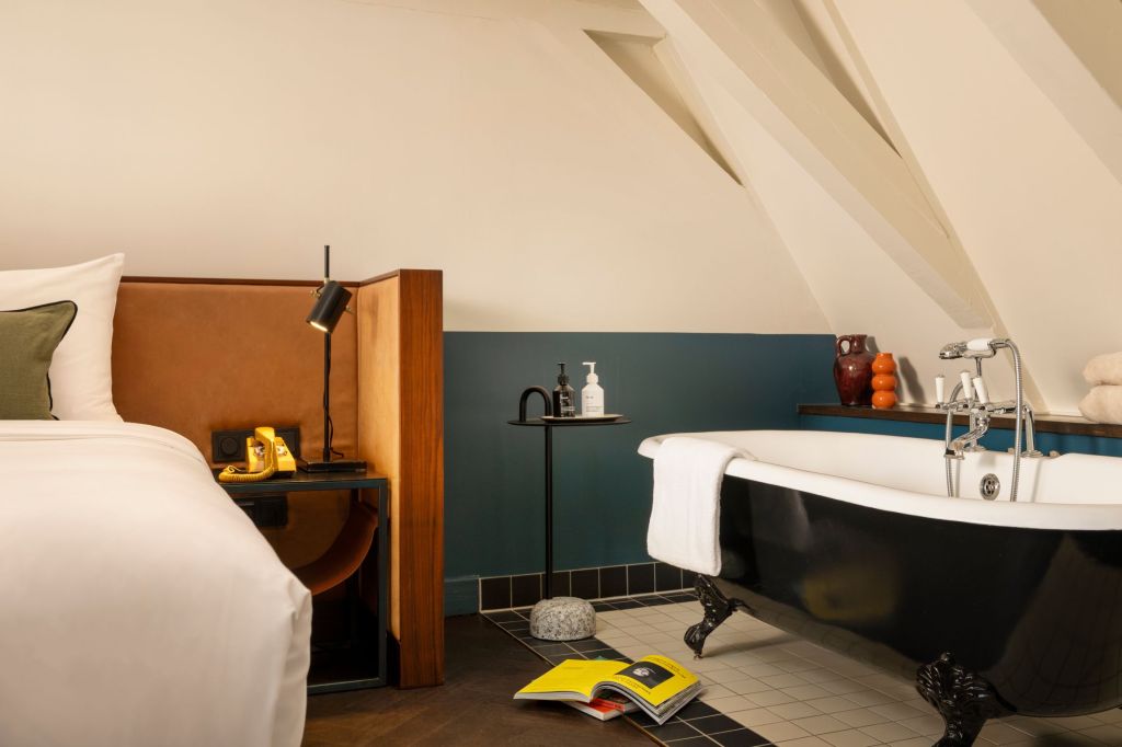 Roomy Bath